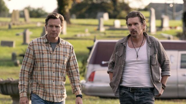 McGregor (izda.) y Hawke en "Raymond y Ray"