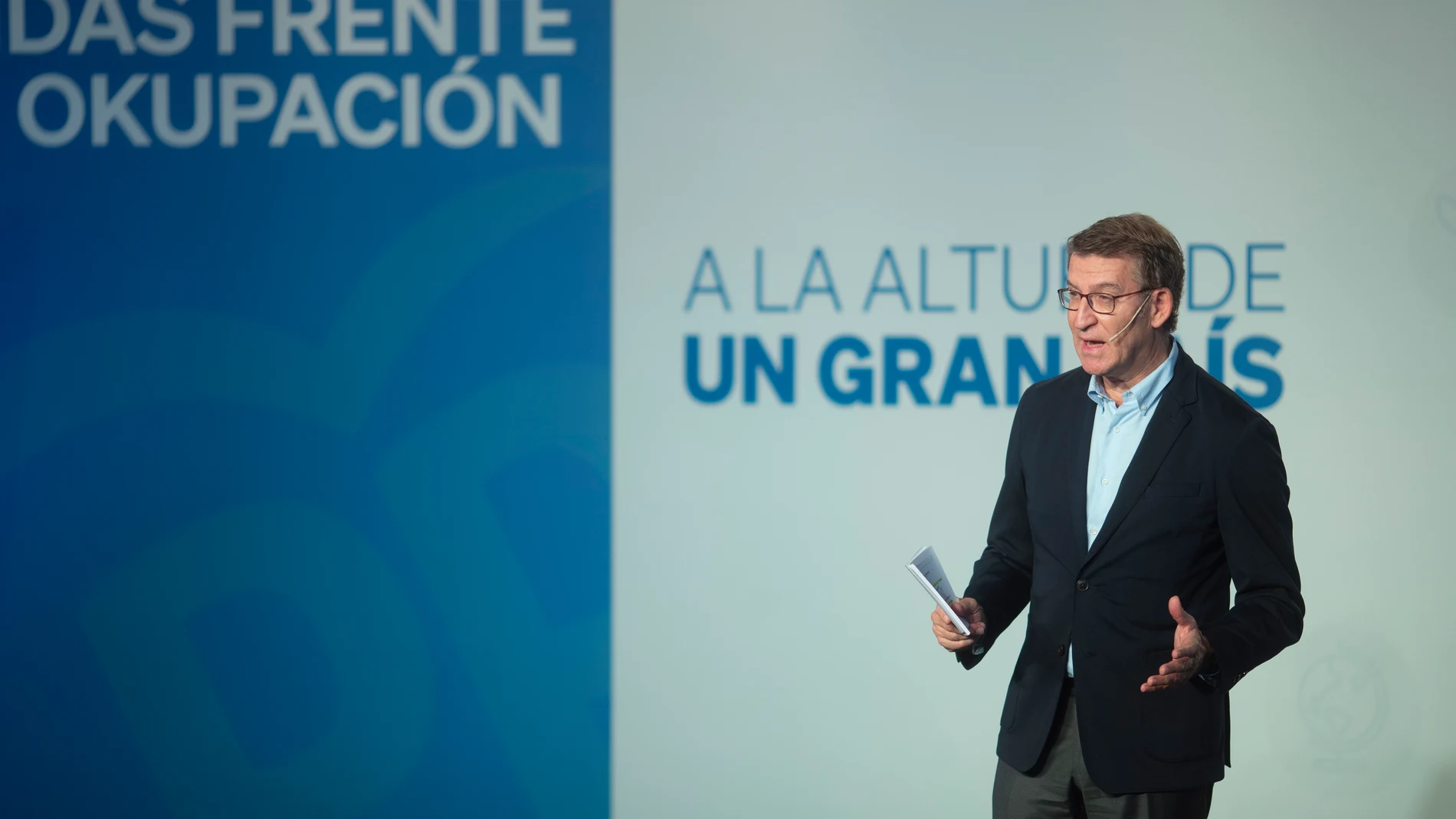 El presidente del PP, Alberto Nuñez Feijóo durante su intervención hoy en Barcelona en la primera de las convenciones sectoriales del partido "Medidas frente a la ocupación, a la altura de un gran país"