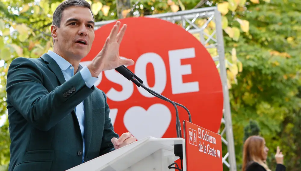 El presidente del Gobierno y secretario general del PSOE, Pedro Sánchez, interviene en un acto público en Espacio Cultural la Alameda, a 22 de octubre, en Soria