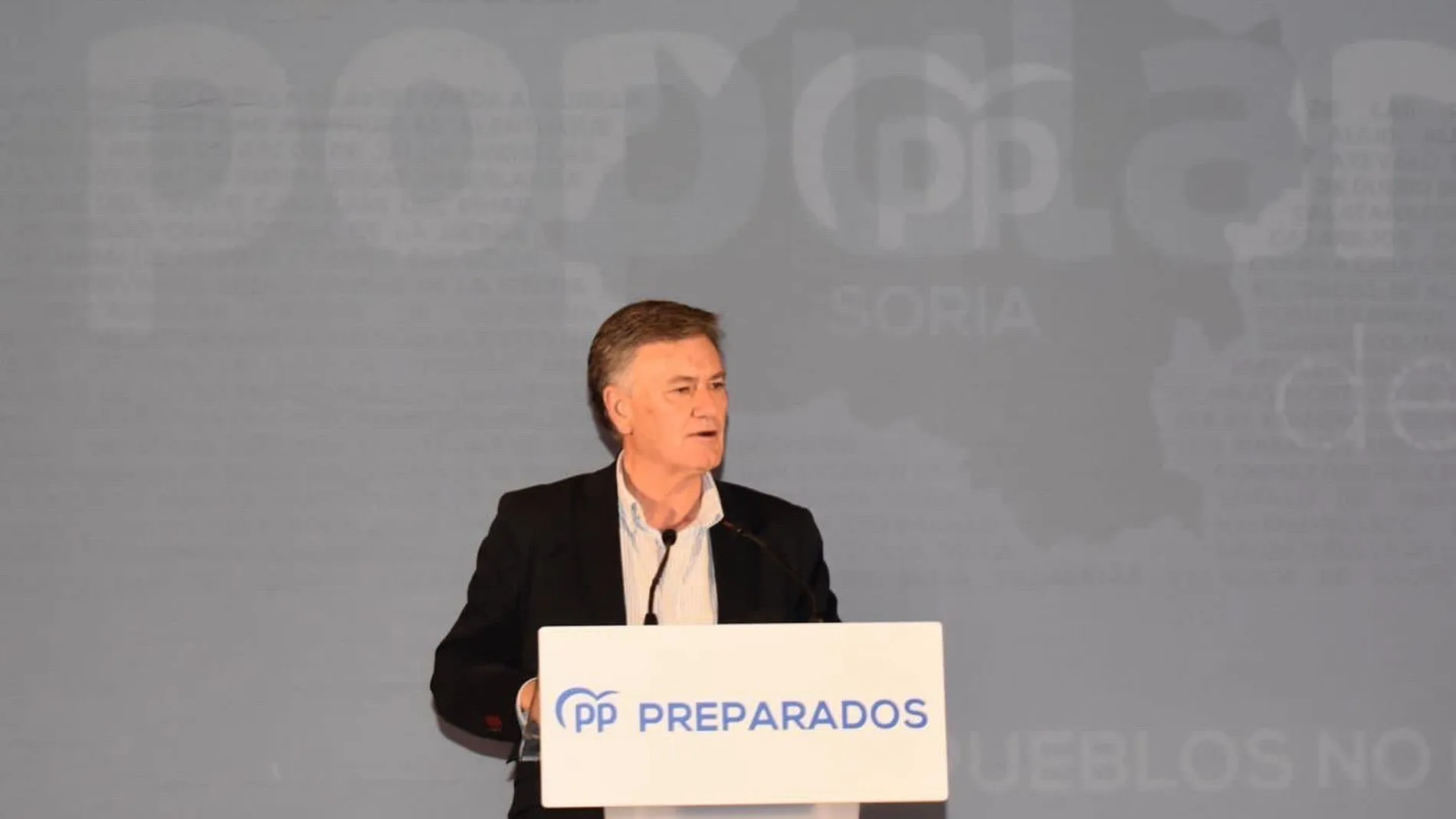 El secretario regional del PP, Francisco Vázquez, durante su intervención en la Intermunicipal del PP soriano en Arcos de Jalón