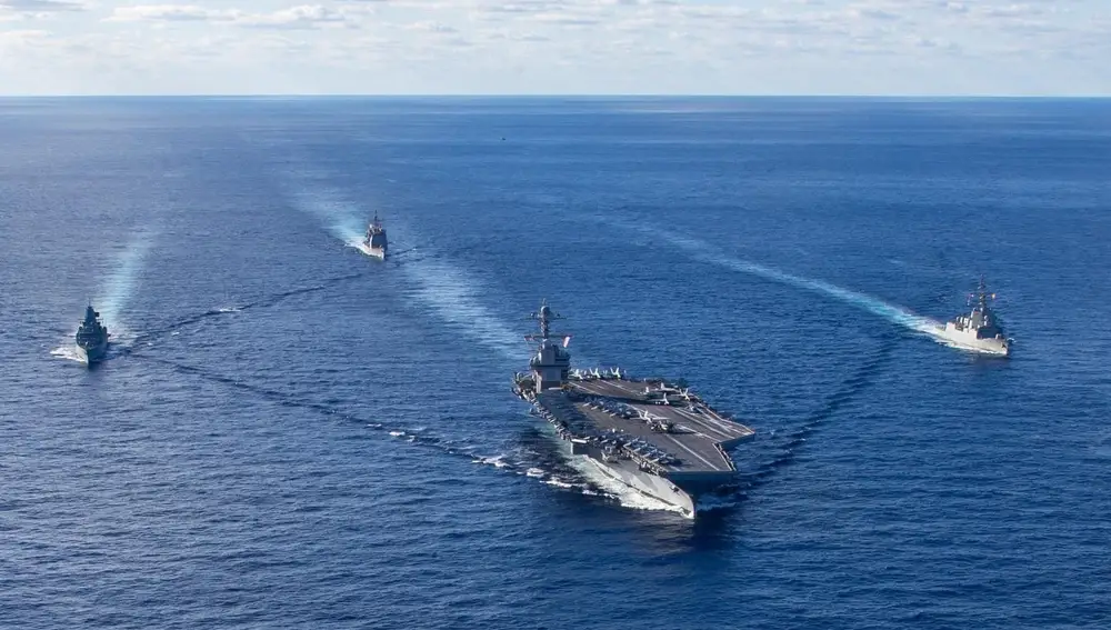 El portaaviones de Estados Unidos Gerald Ford junto a la fragata española Álvaro de Bazán y otros dos buques, uno alemán y otro estadounidense.