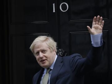 Johnson nominó a su padre para recibir una condecoración real al dimitir como primer ministro