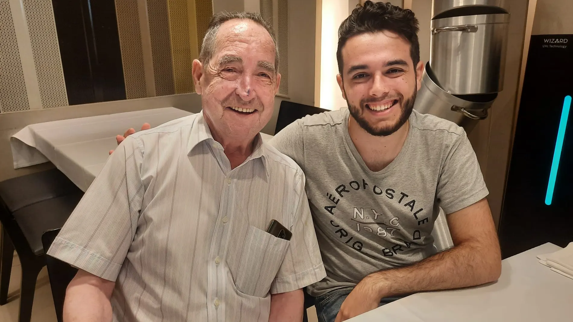 Eleuterio López Barea y su nieto, Jorge López Riesgo veinte años almorzando juntos