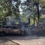 Arden sin heridos varios vehículos aparcados en una calle de Carabanchel