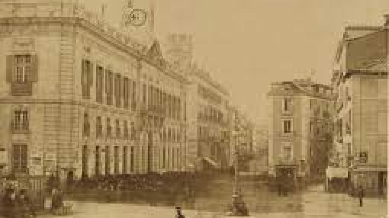 La vieja Puerta del Sol que fotografió Charles Clifford