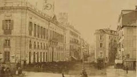Puerta del Sol con el actual Palacio de Correos