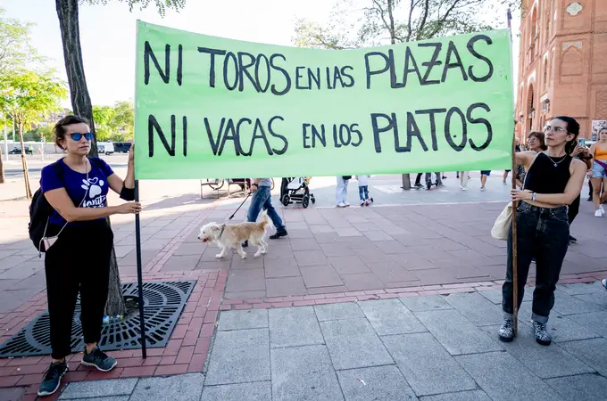 La manifestación antitaurina de Las Ventas reúne más caras conocidas de la televisión que participantes