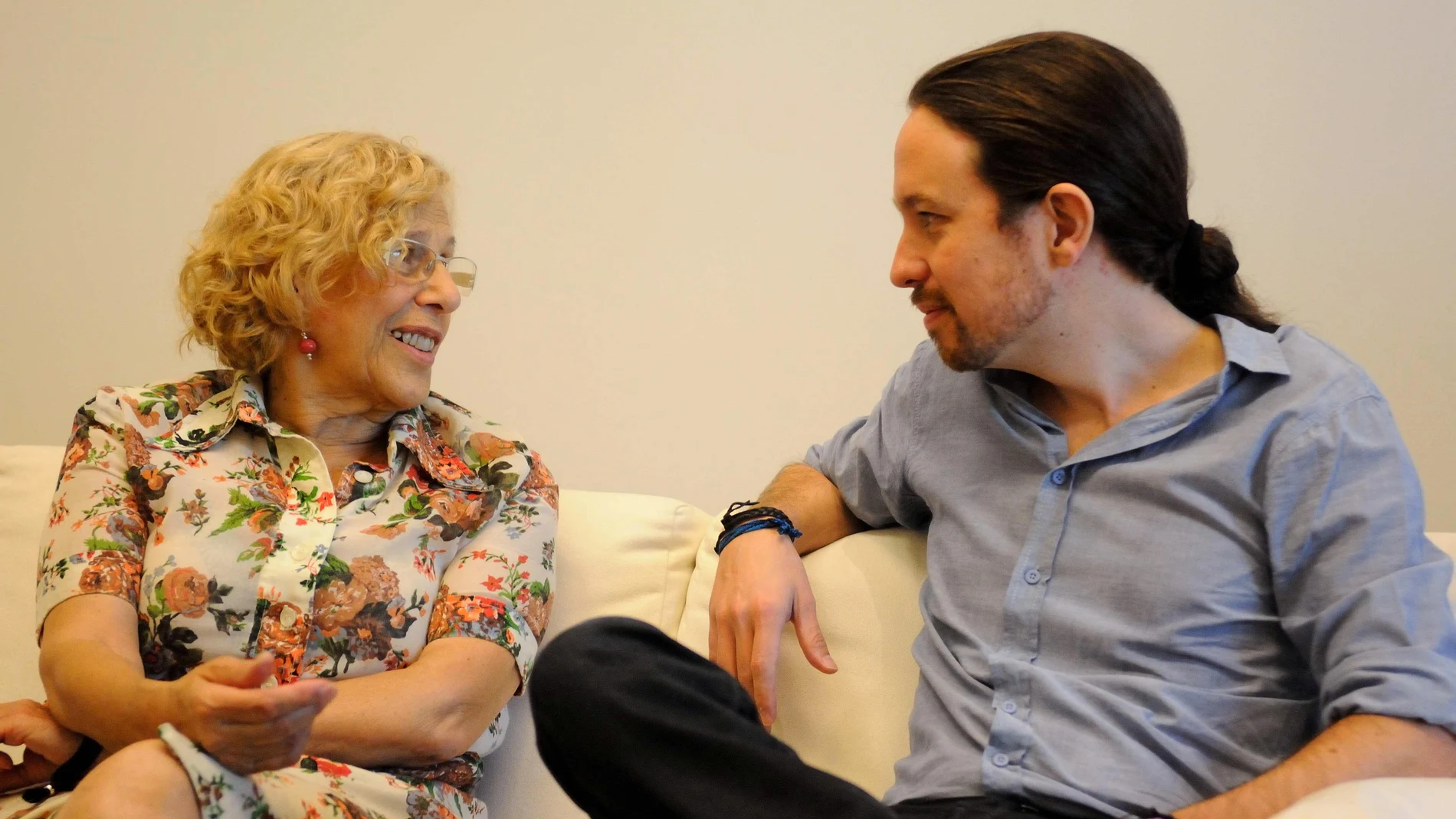 Pablo Iglesias y Manuela Carmena, en julio de 2015, durante una reunión en el Palacio de Cibeles