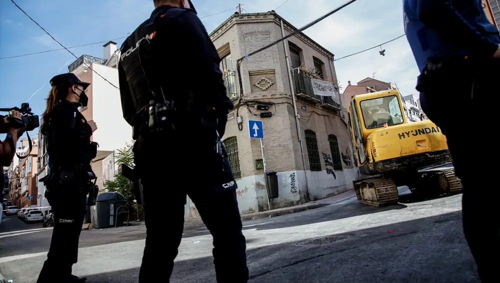 Agentes de la Policía Nacional en el barrio de Tetuán en Madrid en una imagen de archivo