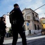 Agentes de la Policía Nacional en el barrio de Tetuán en Madrid en una imagen de archivo