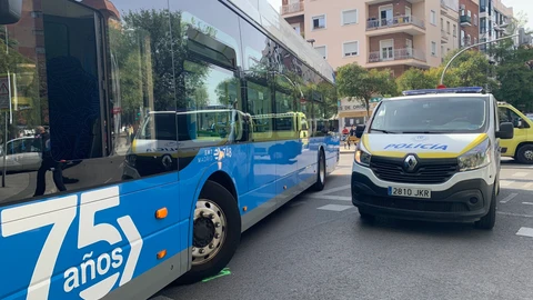 Muere un hombre de 85 años atropellado por un autobús de la EMT en Carabanchel