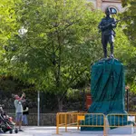 Escultura gigante de bronce realizada por el escultor Salvador Amaya, de más de 6 metros de altura y 600 kilos, que conmemora el centenario de la Legión Española