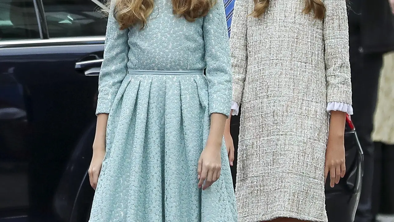 La Princesa Leonor y la Infanta Sofía en su primera ceremonia de los Premios Princesa de Asturias en 2019