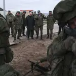 Los soldados rusos que son empujados a la primera línea de batalla en Ucrania a menudo carecen de equipos básicos de combate