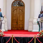 Pedro Sánchez con el Presidente de Kenia, William Ruto.