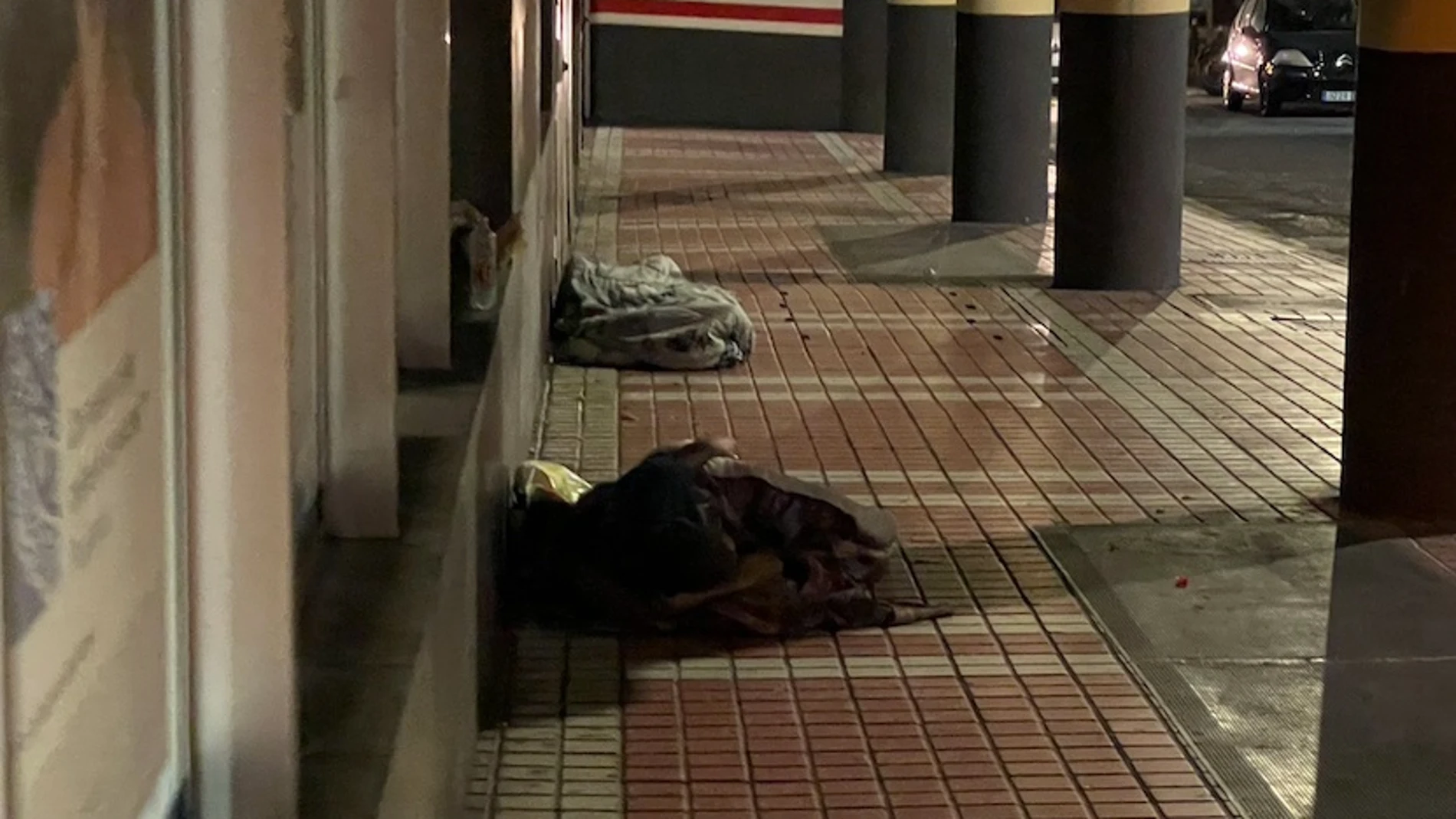 En España, más de 30.000 personas duermen en la calle