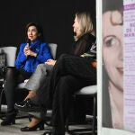 Encuentro de la Asociación de Mujeres Progresistas "Rosa de Lima Manzano" en el que interviene la ministra de Defensa, Margarita Robles, con motivo de la presentación del libro "Los tiempos de Olvido", de Macu García