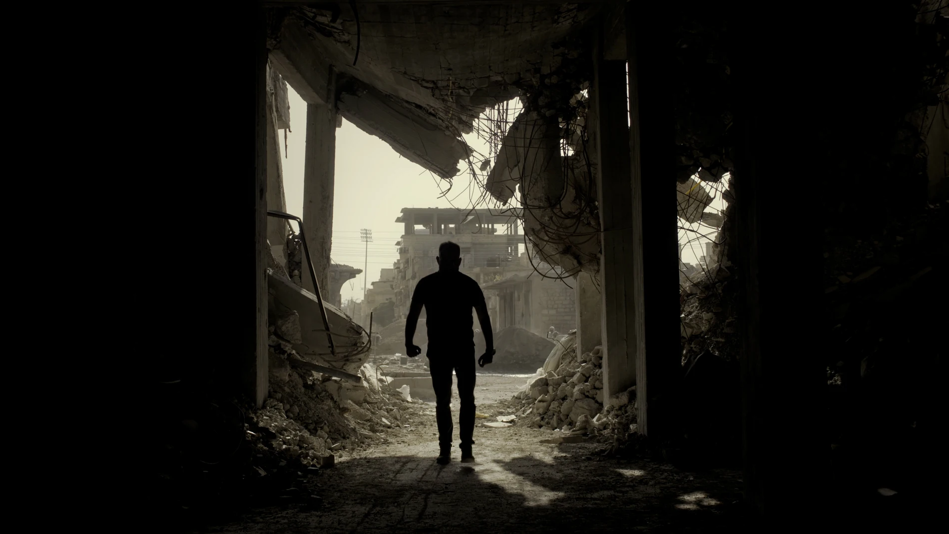 Marginedas, entre las ruinas de la ciudad en la que estuvo secuestrado, en «Regreso a Raqqa»