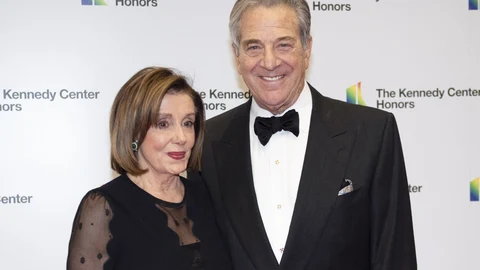 La presidenta de la Cámara Nancy Pelosi, demórata de California, y su marido, Paul Pelosi, en 2019