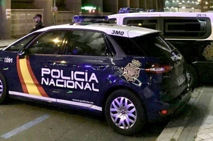 Dos vehículos de la Policía Nacional