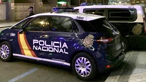 Dos vehículos de la Policía Nacional