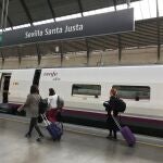 Renfe refuerza con 7.500 plazas más los trenes AVE que unen Madrid con Sevilla, Córdoba y Málaga durante el puente. RENFE