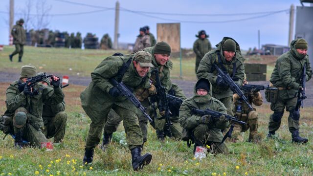 Formación militar en un campo de entrenamiento en tierra en la región de Rostov-on-Don, en el sur de Rusia
