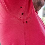 Los agujeros en la ropa tienen que ver con la calidad de los tejidos y la agresividad de los lavados | Fuente: Dreamstime