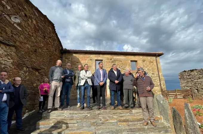 La localidad de Ceadea (Zamora) inaugura la Casa del Maestro-Museo de Antonio Álvarez