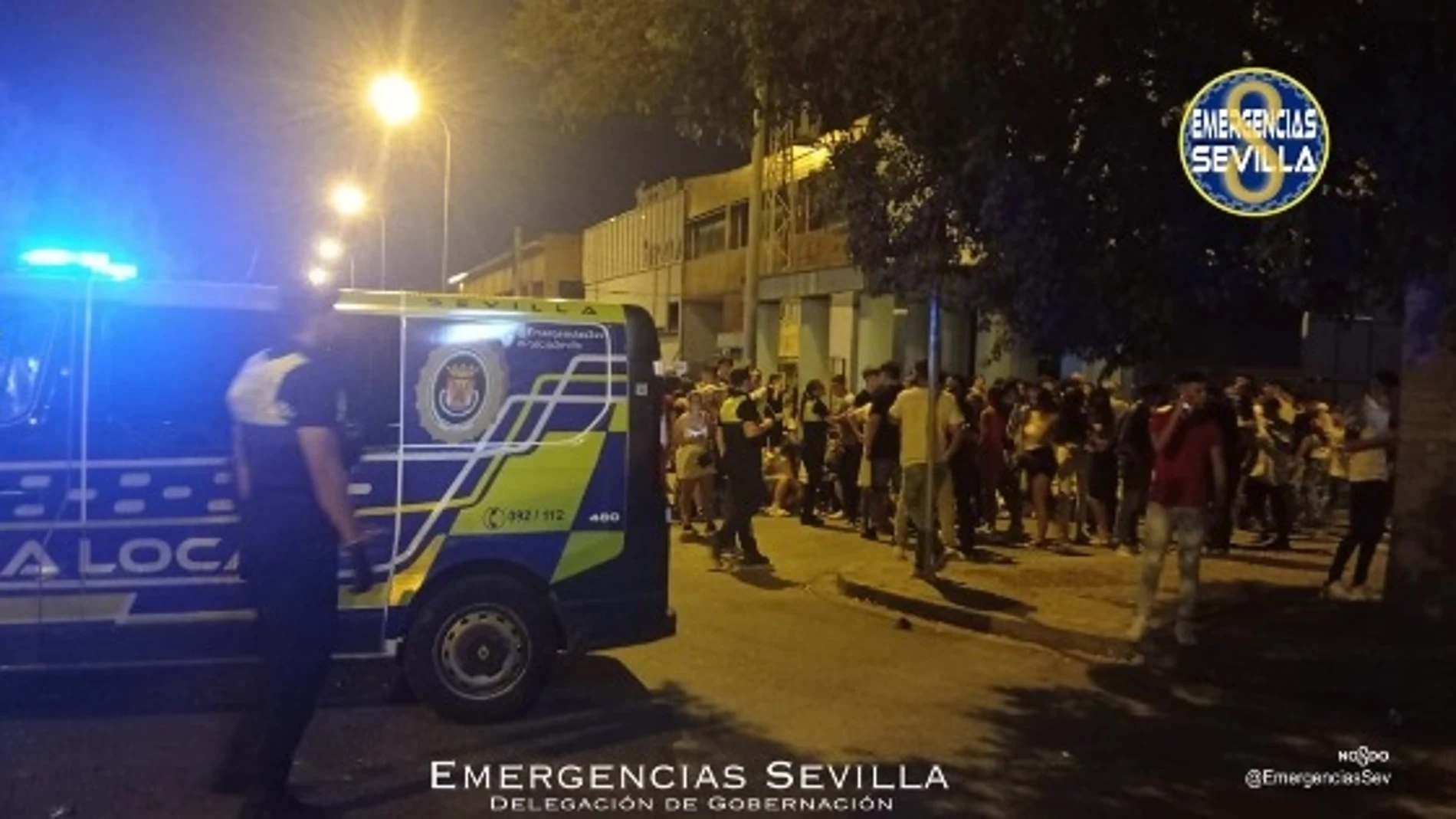 Policía desaloja por motivos de seguridad una fiesta de Halloween en una sala en Sevilla.