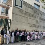 Trabajadores del Centro de Hemodonación de Castilla y León muestran su repulsa al asesinato de la joven vallisoletana