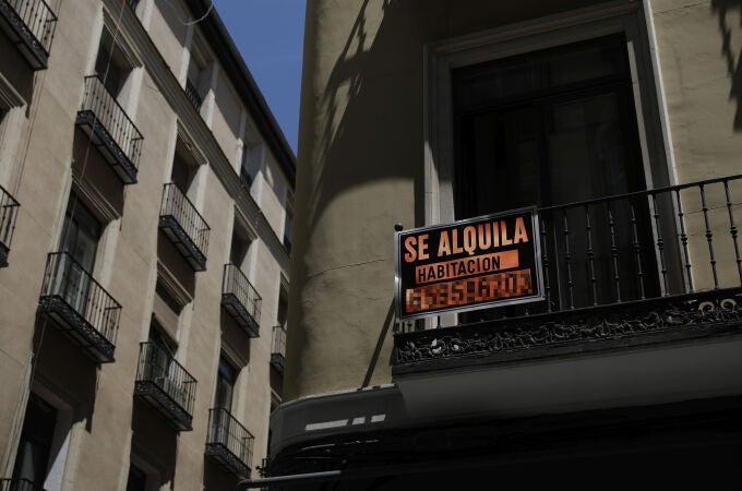 Anuncio de alquiler en el barrio madrileño de Chueca