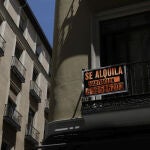 Anuncio de alquiler en el barrio madrileño de Chueca
