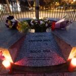 Homenaje a Cristina y Rocío, dos de las jóvenes que perdieron la vida en el Madrid Arena, en el barrio de la Alameda de Osuna, ayer