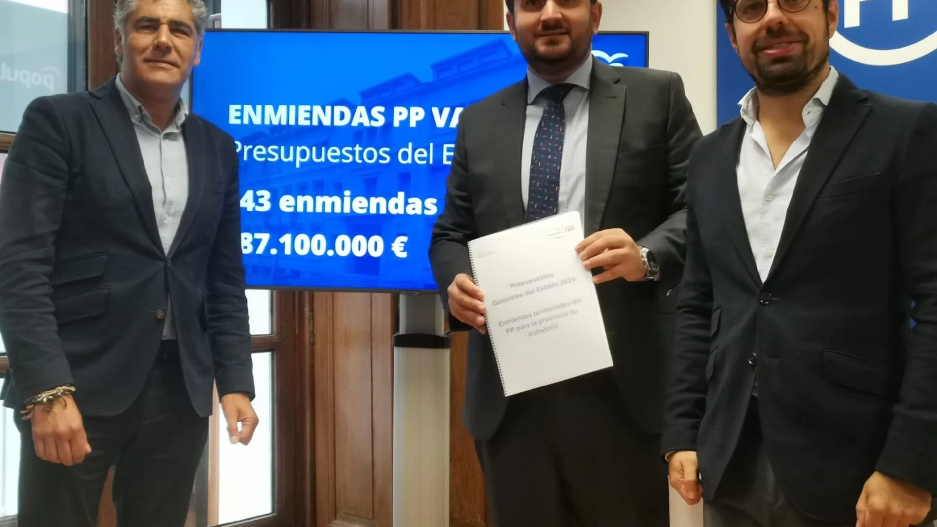 De izquierda a derecha, el senador del PP Alberto Plaza; el diputado José Ángel Alonso; y el diputado Eduardo Carazo, presentan las enmiedas