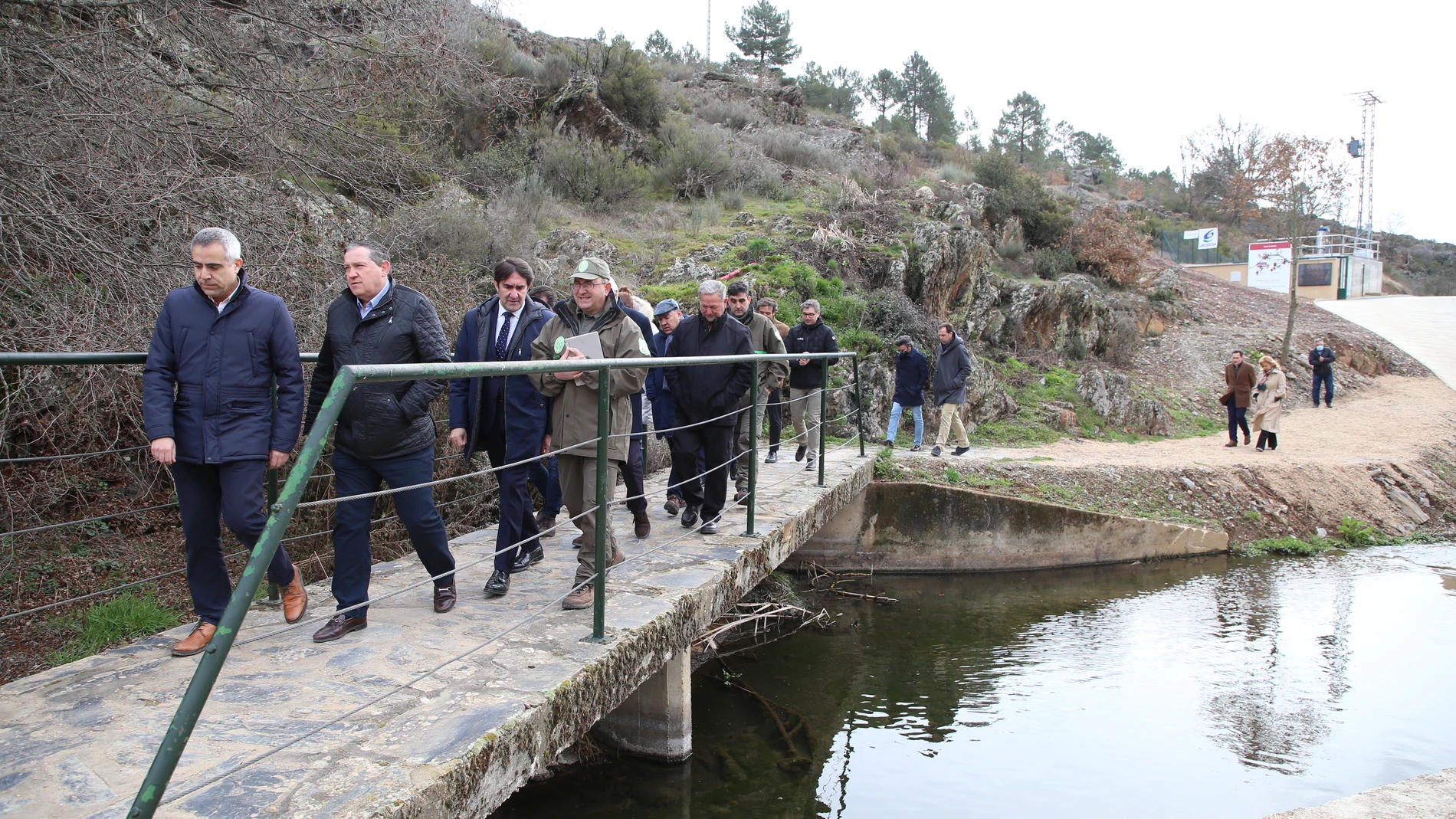 El consejero de Fomento y Medio Ambiente en funciones, Juan Carlos Suárez-Quiñones, visita en Alcañices (Zamora) las obras de la nueva estación depuradora de aguas residuales