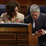 La ministra de Hacienda, María Jesús Montero y el ministro de Interior, Fernando Grande-Marlaska, durante una sesión plenaria en el Congreso de los Diputados.