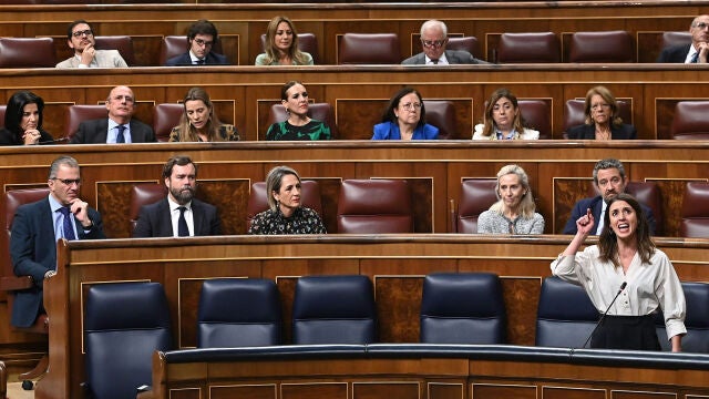 La ministra de Igualdad, Irene Montero, durante la sesión de control al Gobierno celebrada este miércoles en el Congreso. EFE/Fernando Villar