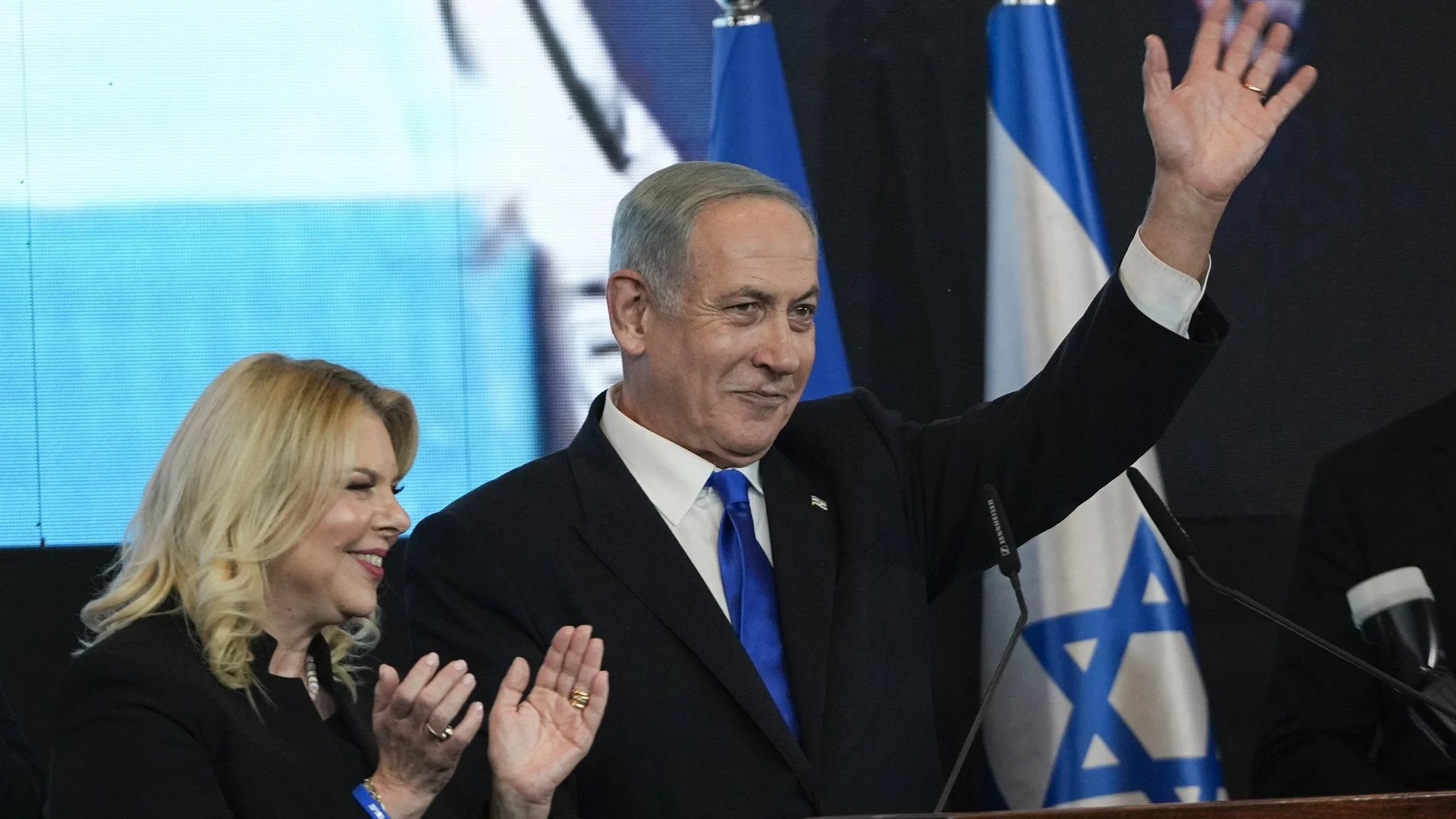 Benjamin Netanyahu celebra su victoria junto a su mujer, Sara
