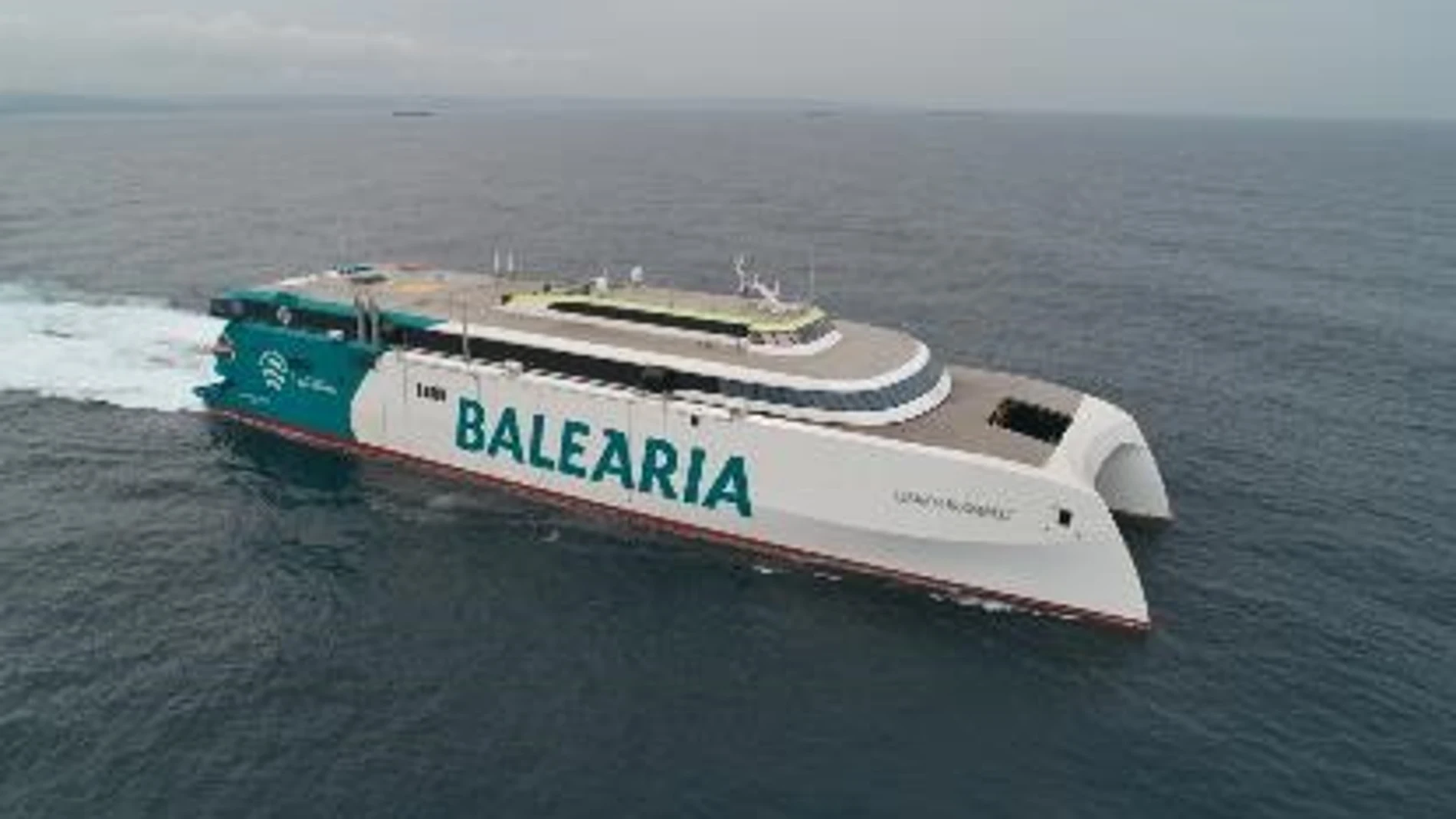 Imagen de un barco de Baleària