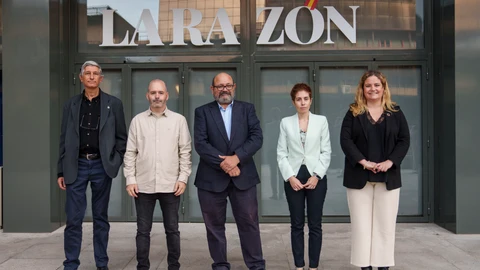Los ponentes y el moderador, José Luis García, Rubén del Campo, Ignacio Rodríguez, Vanesa Rodríguez e Isabel Garro