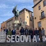 Foto de familia de los representantes de las instituciones y entidades que apoyan la candidatura de Segovia para acoger la sede de la Agencia de Inteligencia Artificial