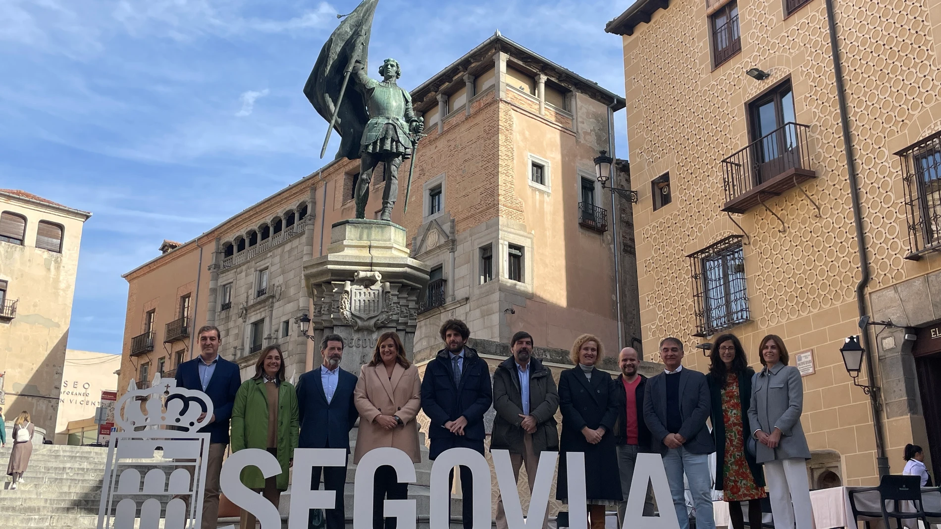 Foto de familia de los representantes de las instituciones y entidades que apoyan la candidatura de Segovia para acoger la sede de la Agencia de Inteligencia Artificial