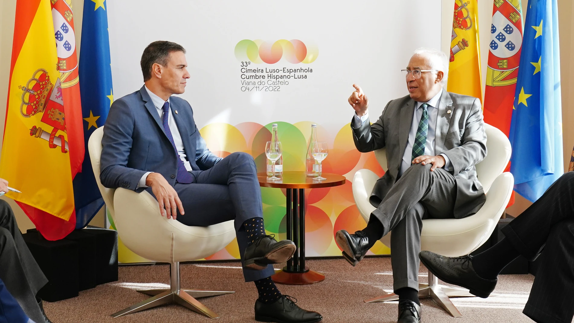 El primer ministro de Portugal, Antonio Costa (d) y el presidente del Gobierno, Pedro Sánchez (i), se reúnen en la XXXIII Cumbre Hispano-Portuguesa en la Pousada de Viana do Castelo, a 4 de noviembre de 2022, en Viana do Castelo (Portugal).