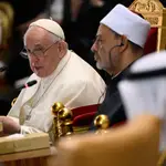  Francisco audita al islam: «No basta decir que una religión es pacífica»