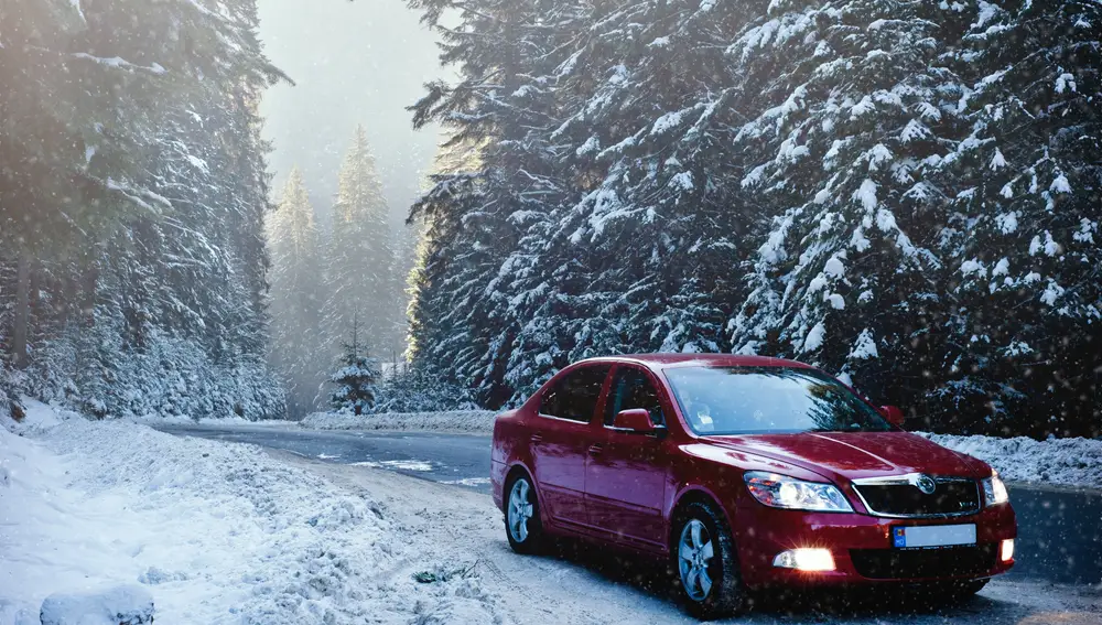 Existen una serie de indicaciones que debemos seguir para disfrutar de una conducción más segura en invierno