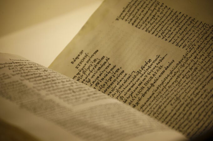 Textos de uno de los libros de la exposición en la Mezquita - Catedral de Córdoba una de las sedes de la exposición