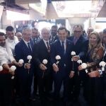 El presidente de la Junta, Juanma Moreno, con la delegación malagueña en la World Travel Market de Londres