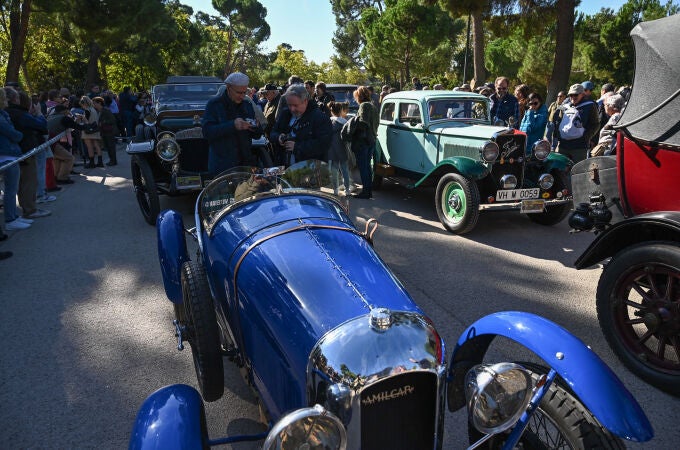 El Retiro se llena de coches clásicos de la mano de Veteran Car Club