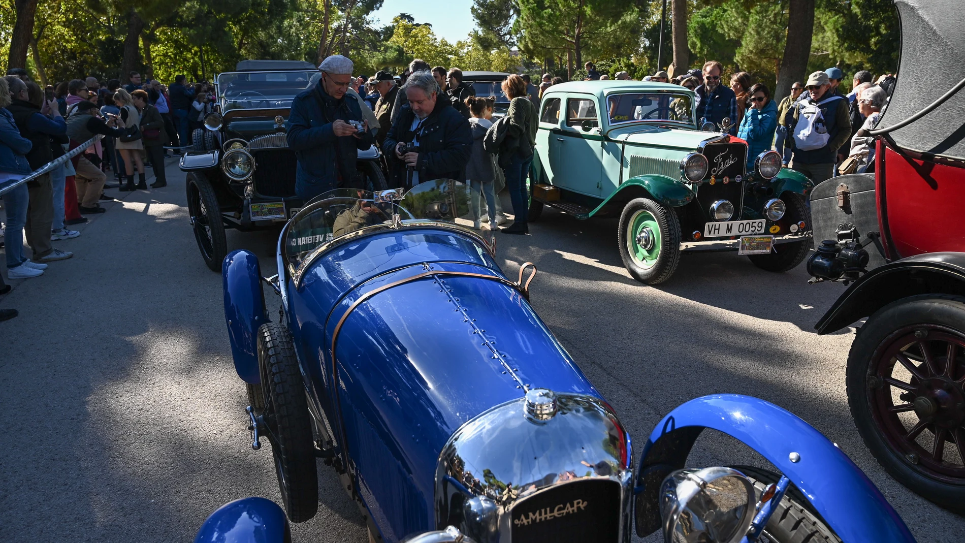 El Retiro se llena de coches clásicos de la mano de Veteran Car Club